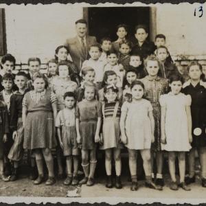 Dzieci z białostockiej szkoły ludowej im. Chaima Nachmana Bialika