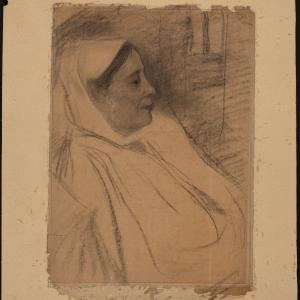 Siedząca kobieta w chustce